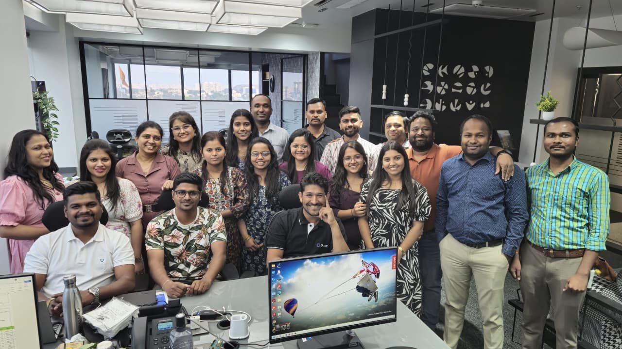 Office & team moment 12